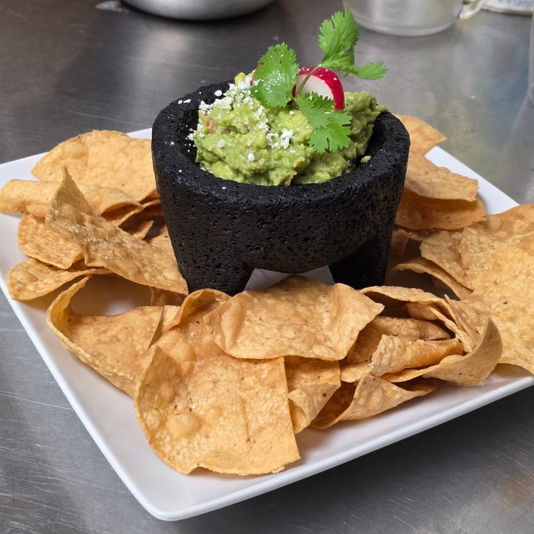 Fresh Guacamole: A Mexican Delight